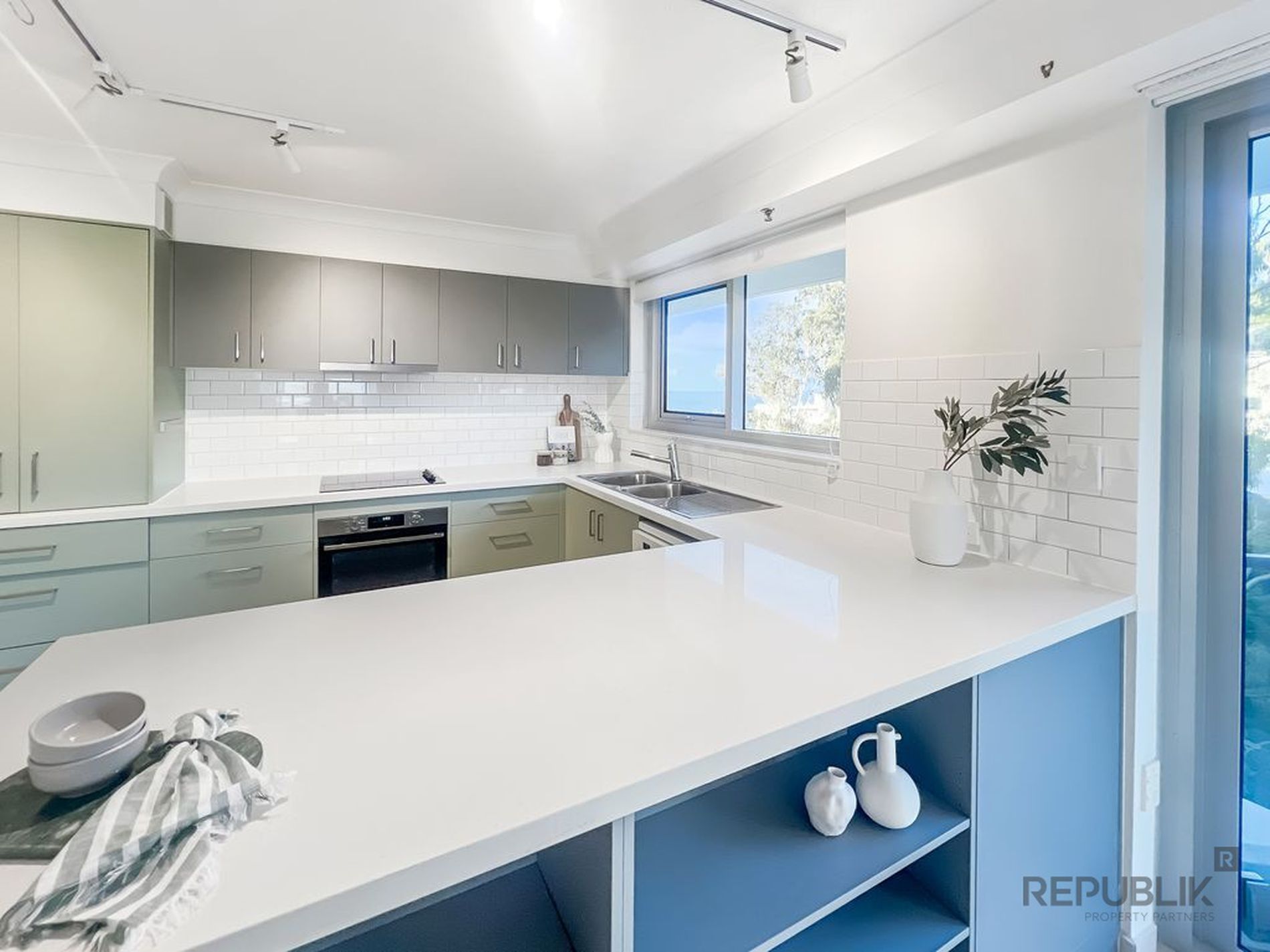 40 / 45 HAYLE STREET, Burleigh Heads