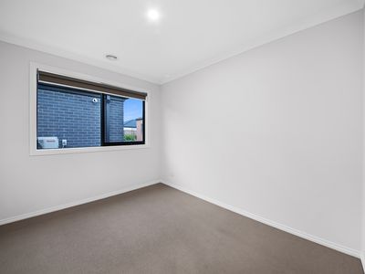 11 Kenmore Way, Clyde North