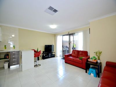 2 / 18 Panozza Circle, Maddington