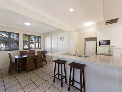 12 / 10 Robert Street, Noosaville