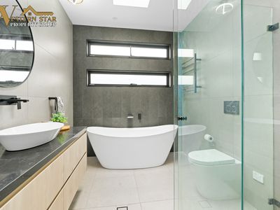 8 Military Close, Jordan Springs