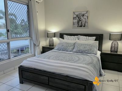 8 / 9 Hogan Court, Gray