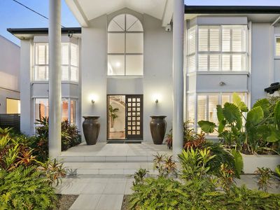 165 Monaco Street, Broadbeach Waters