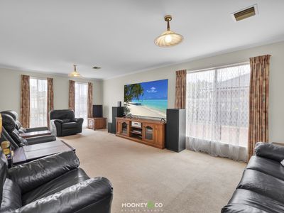 53 Cherryhills Drive, Cranbourne