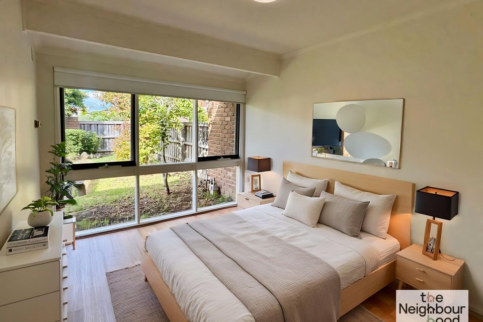 1 / 10 Templewood Crescent, Avondale Heights