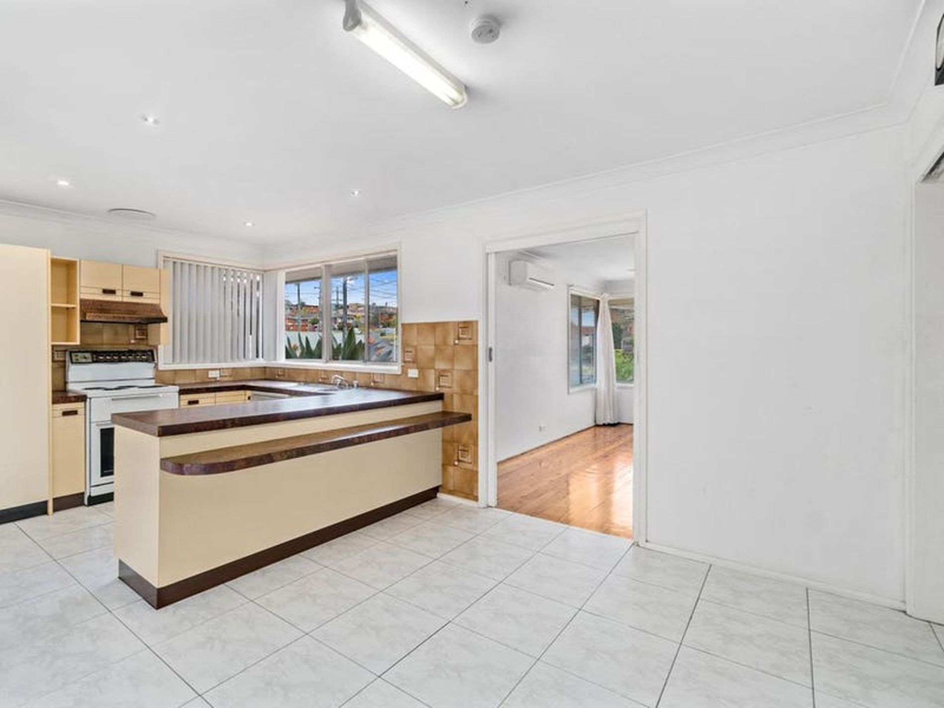 20 Caroline Crescent, Georges Hall