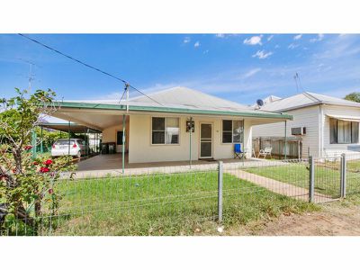 42 Third Avenue, Narromine