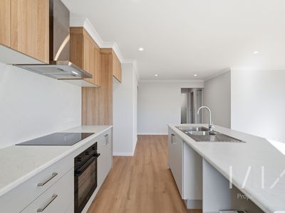 2 / 70 William Street , Brighton