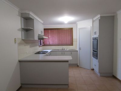 2 / 15 High Street, Werribee