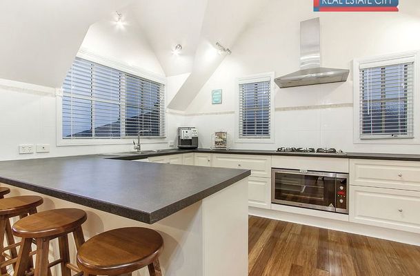 7 Crown Point, Craigieburn