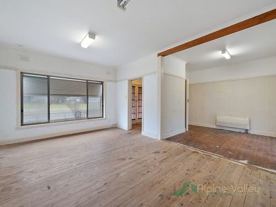 10 Lakeside Avenue, Mount Beauty