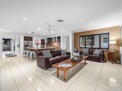 17 Senden Crescent, Manly West