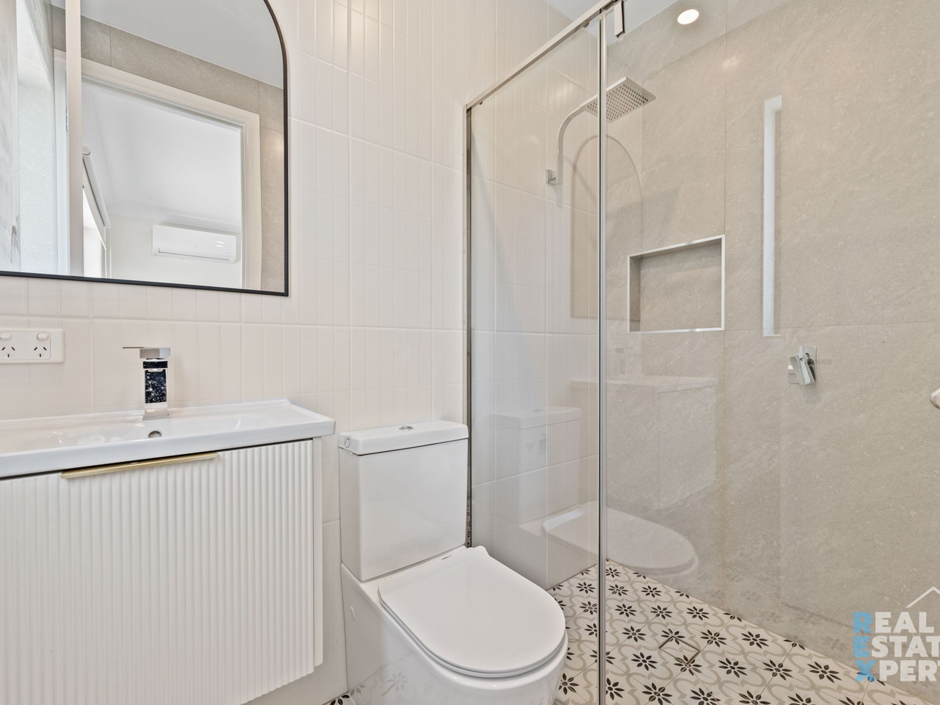 2 / 5 Sylvanwood Crescent, Narre Warren