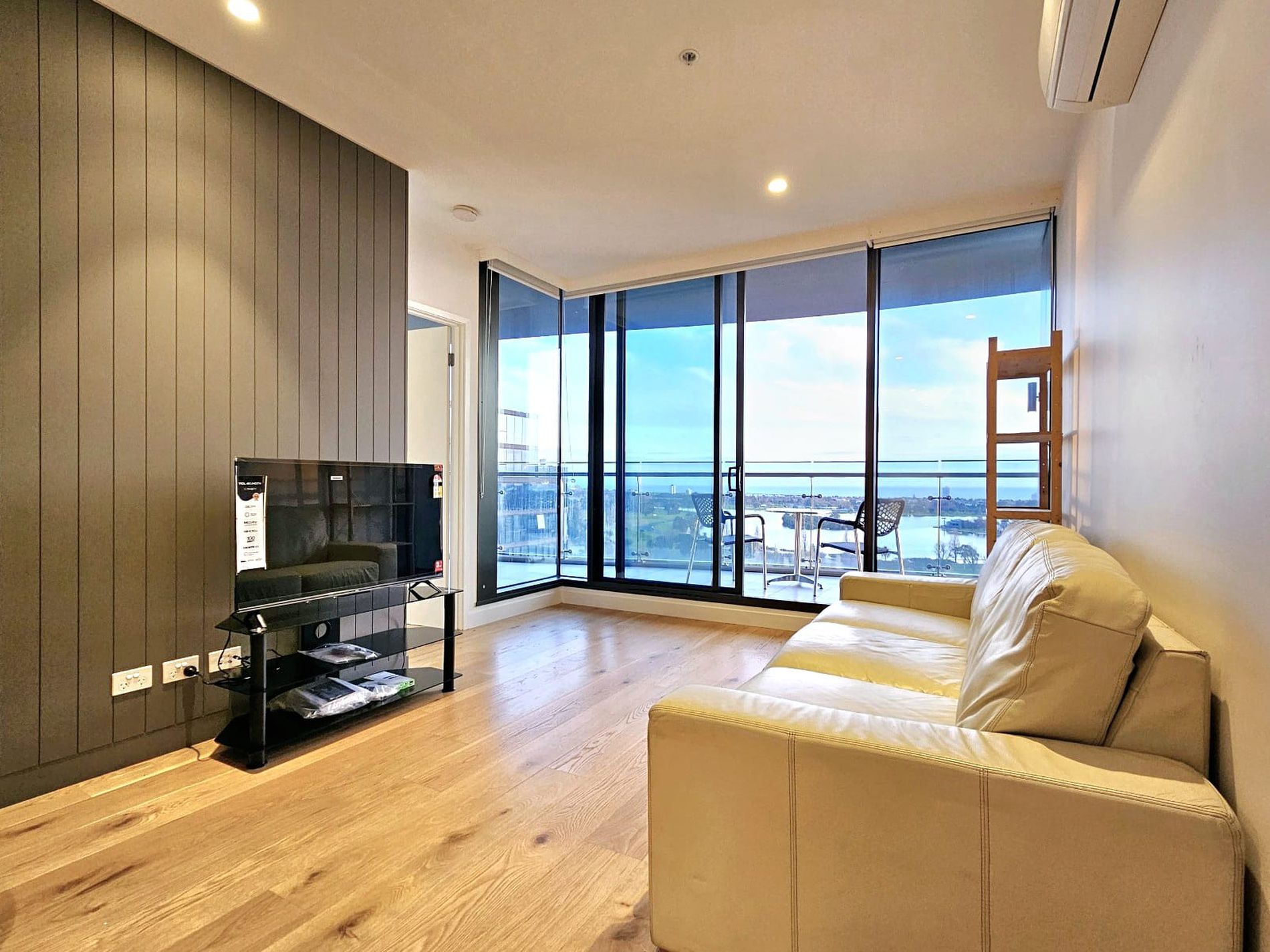 1710 / 35 Albert Road, Melbourne