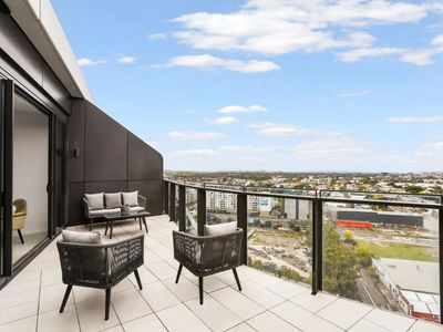 2005 / 301 Botany Road, Zetland