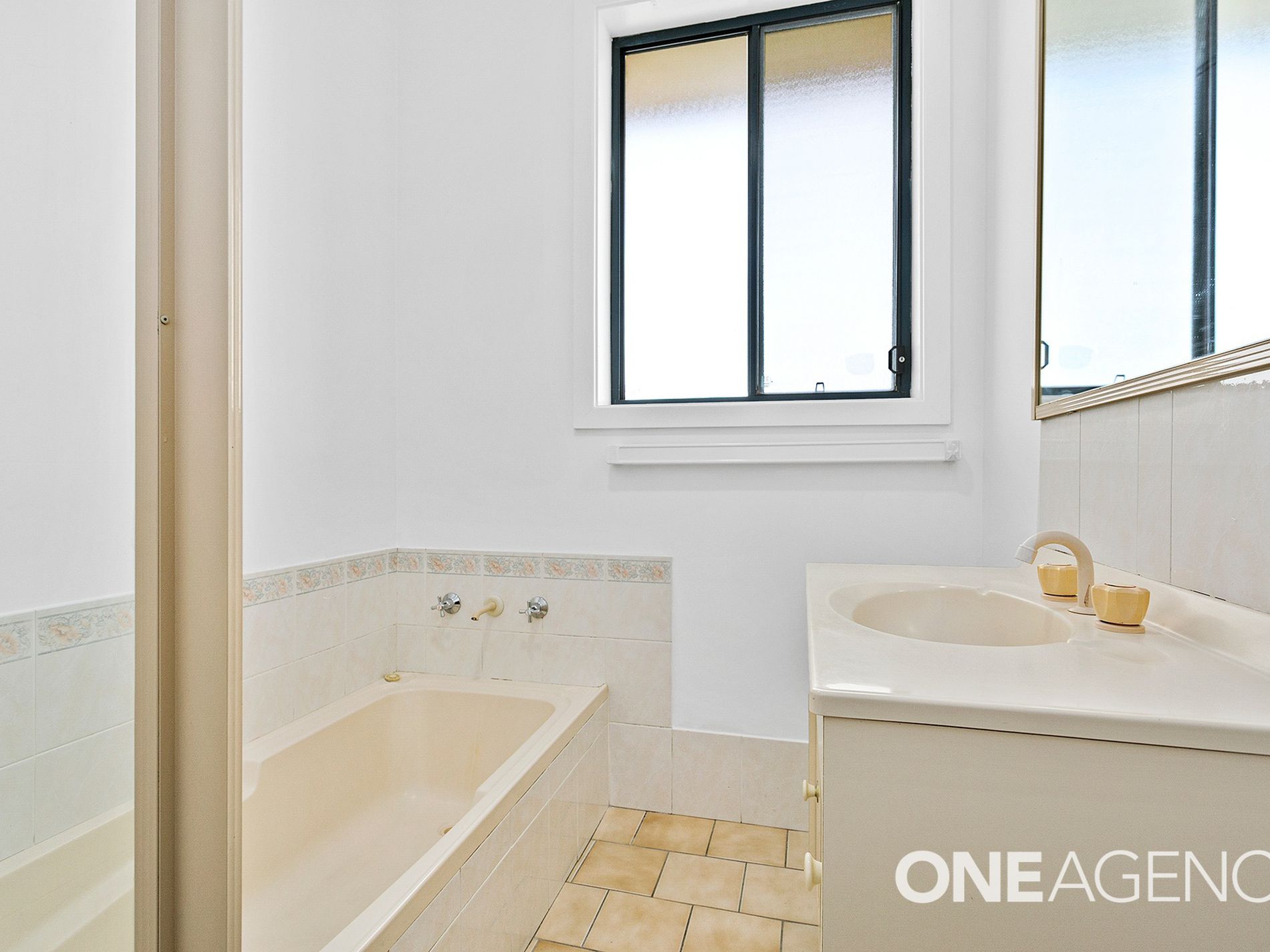1 / 23 Osborne Parade, Warilla