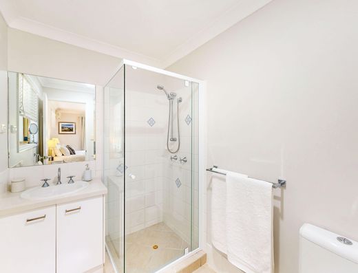 Elevated, Private & Perfectly Presented image 12