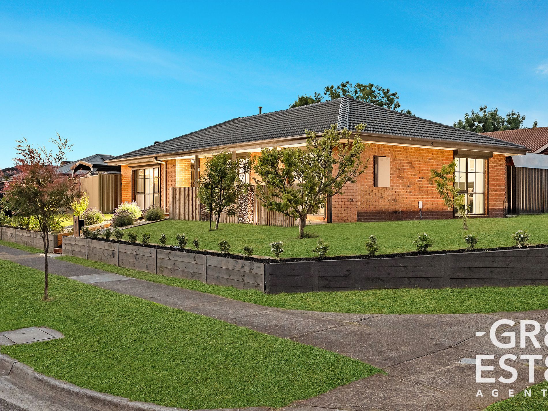 27 Lansell Drive, Cranbourne North