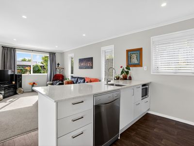 20 & 20A Brian Crescent, Stanmore Bay