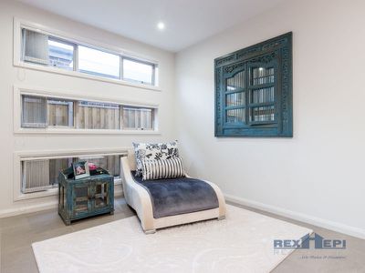 5 Mickleham Drive, Cranbourne North