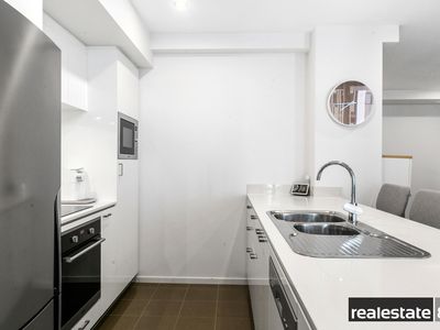 32 / 172 Railway Parade, West Leederville