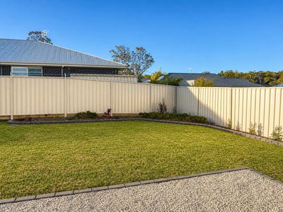 19 Sunningdale Avenue, Sussex Inlet