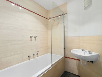 8 Beach Road, Middleton