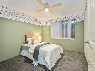 5 Scarlet Close, Tapping