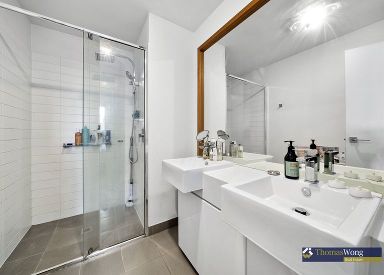 76 Central Park Walk, Cheltenham