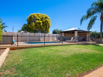 3 De Bernales Street, Hannans