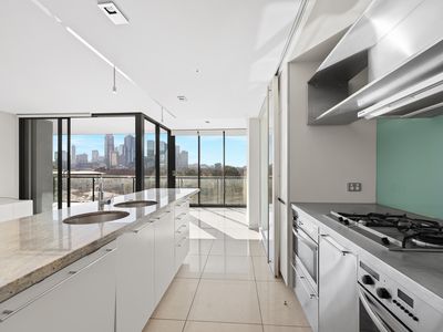 808 / 250 Saint Kilda Road, Southbank