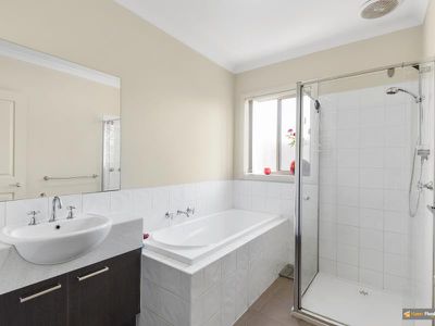 84 Calais Circuit, Cranbourne West