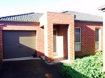 2 / 11A Moffatt Crescent, Hoppers Crossing