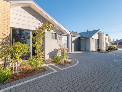 3 / 4 Balfour Road, Swan View