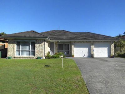11 Brightwaters Close, Brightwaters