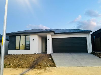 18 Pebble Road, Pakenham