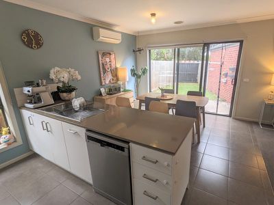 2 / 12 Castle Court, Bell Park