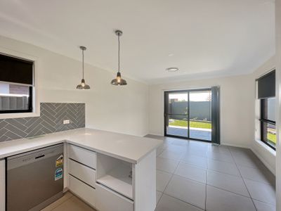 90 Fountain Circuit, Dubbo