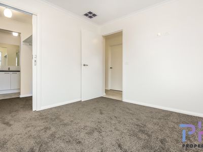 2 / 7 Julian Court, Epsom