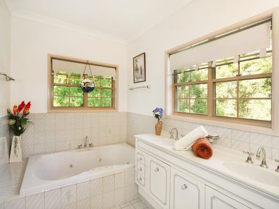 11 Tea Tree Lane, Tinbeerwah