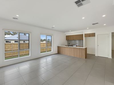 28 Moolort Crescent, Eynesbury