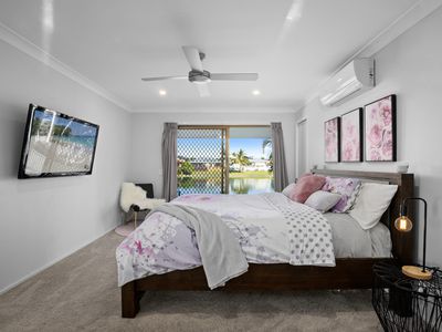 4 Darnay Road, Broadbeach Waters