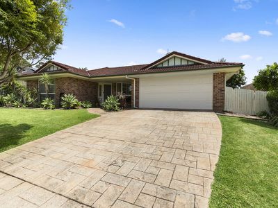 4 Turnburry Court, Tewantin