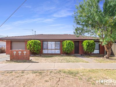 1 / 9 Young Street, Horsham