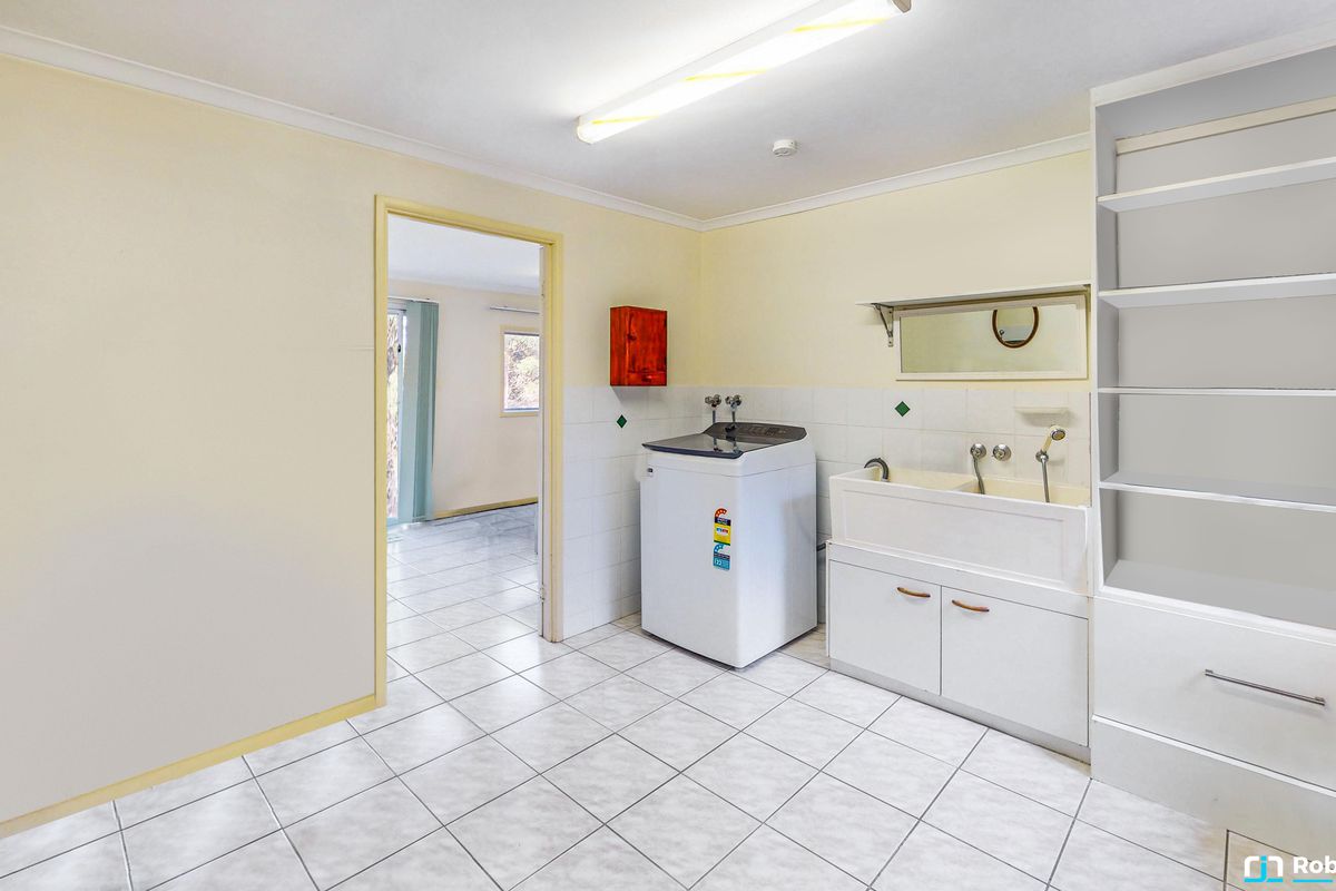 42 Hillview Lane, Pomona