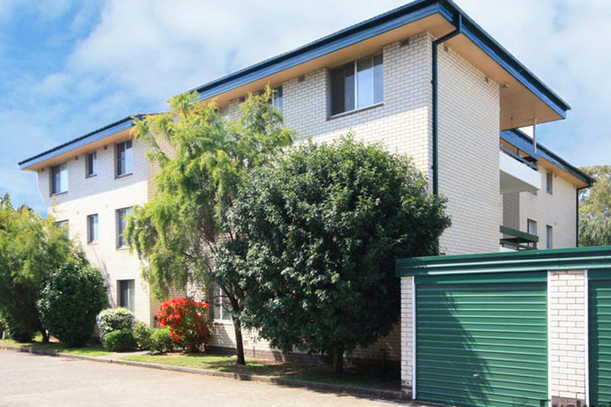 12 / 1 Corby Avenue, Concord
