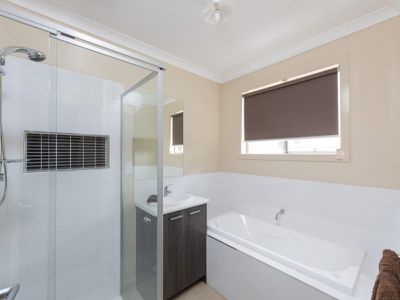26 Caulfield Drive, Ascot