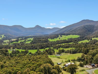 100 Misty Hill Road, Mountain River