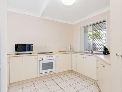 2 / 24 Kerr Street, Meikleville Hill