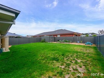 19 WELLINGTON DRIVE, Thurgoona